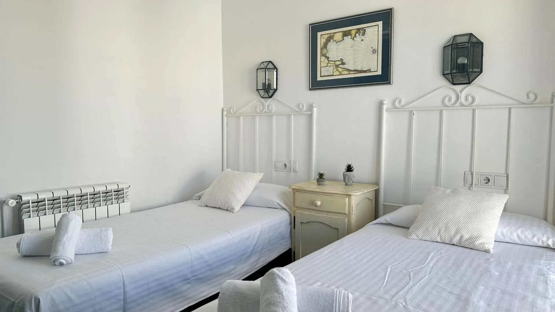 Agi Avenida Apartments Roses