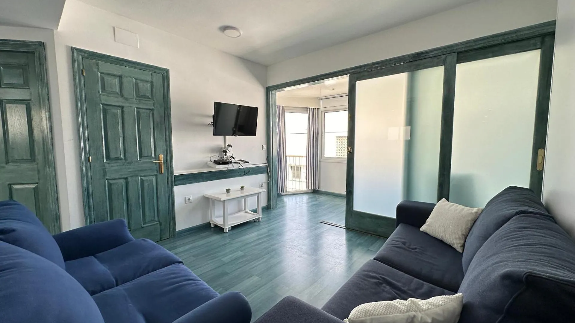 Agi Avenida Apartments Roses