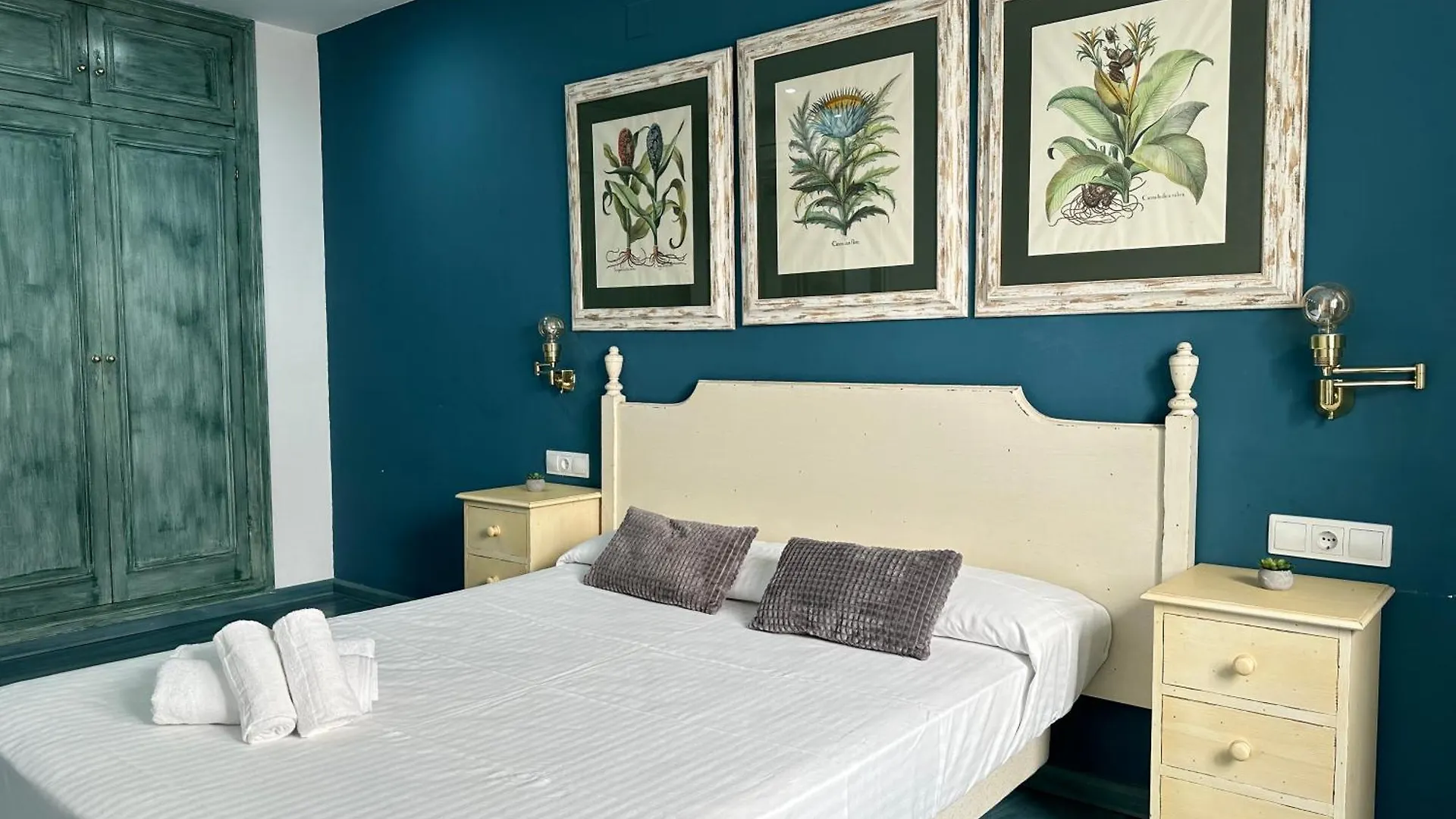 Agi Avenida Apartments Roses Spain