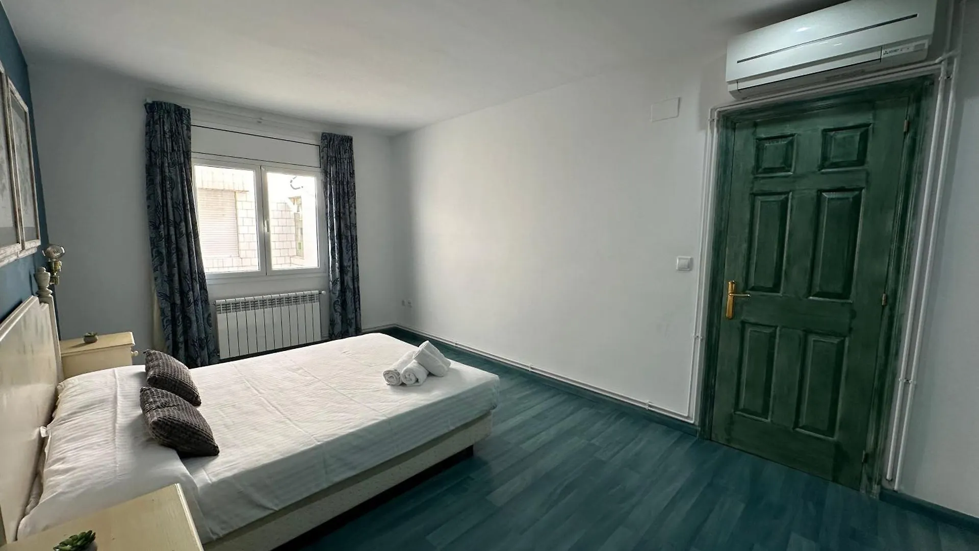 Agi Avenida Apartments Roses