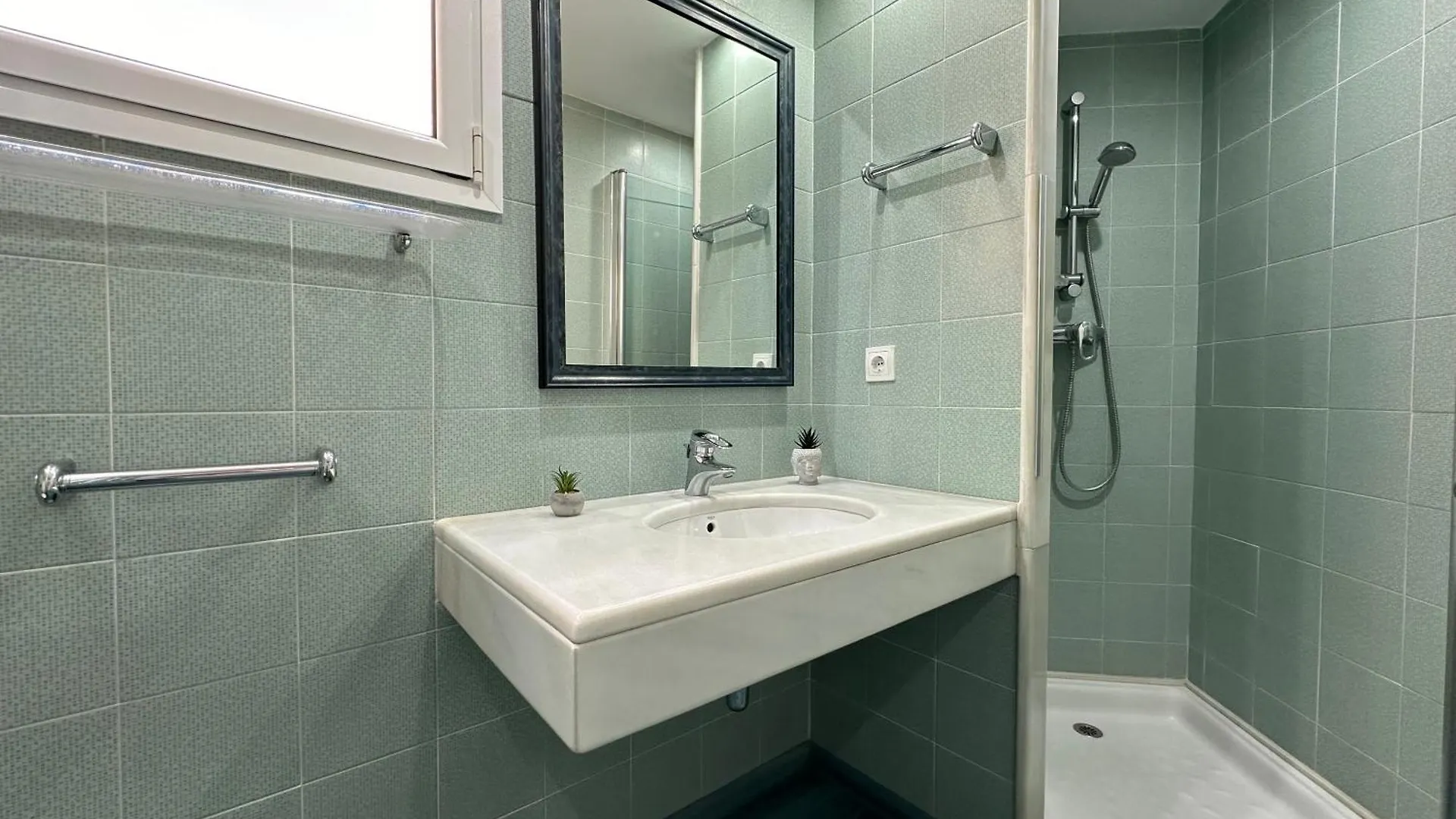 Agi Avenida Apartments Roses Spain