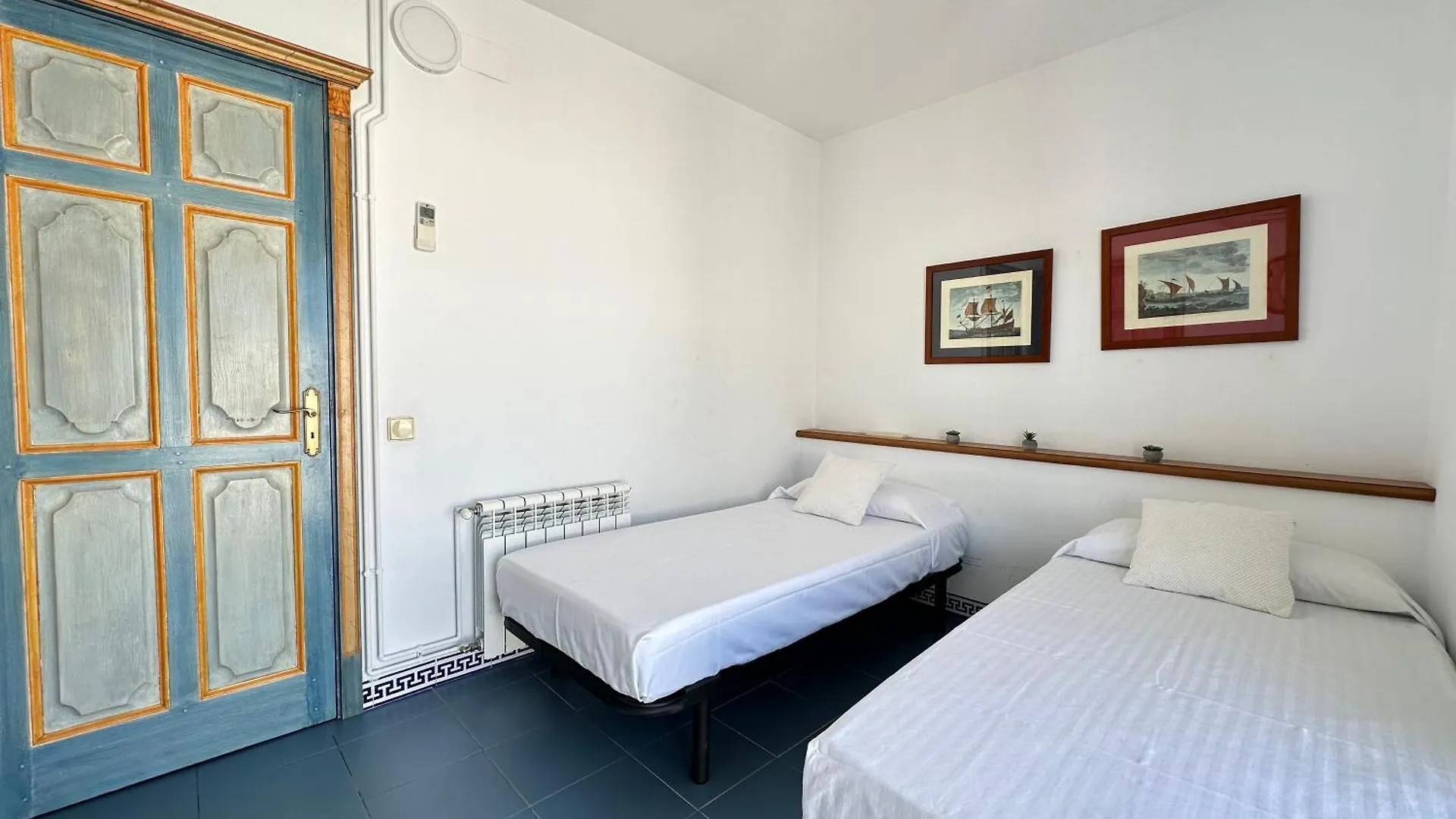 Agi Avenida Apartments Roses