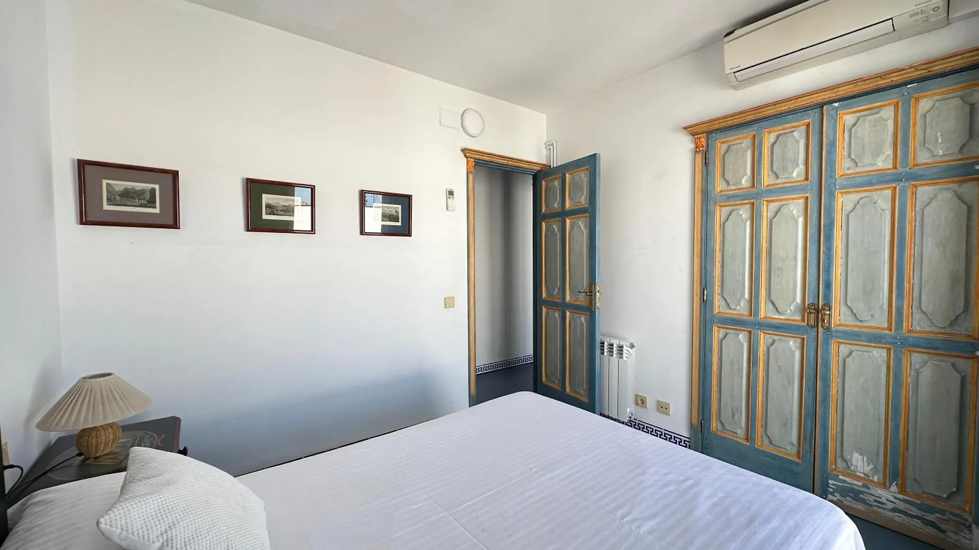 Agi Avenida Apartments Roses